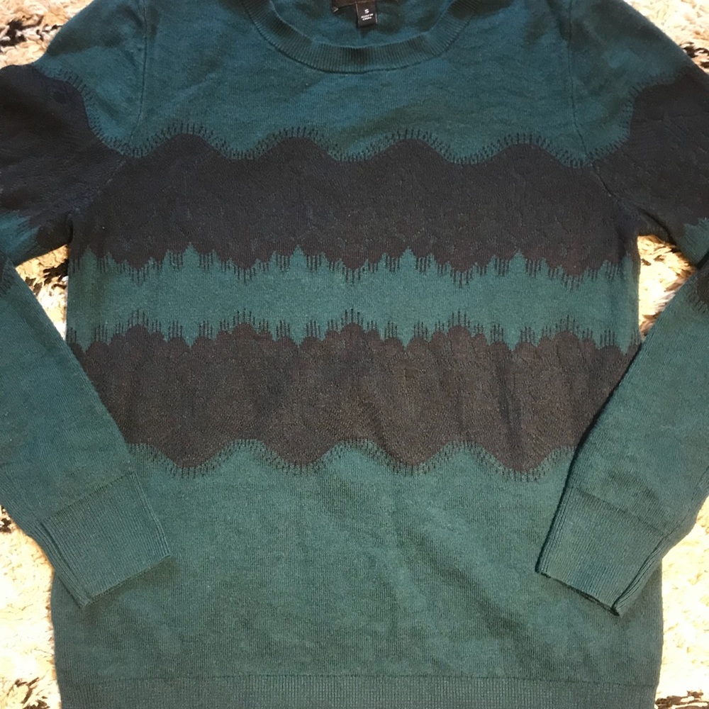 Like new Banana Republic sweater 😍 - Picture 3 of 4